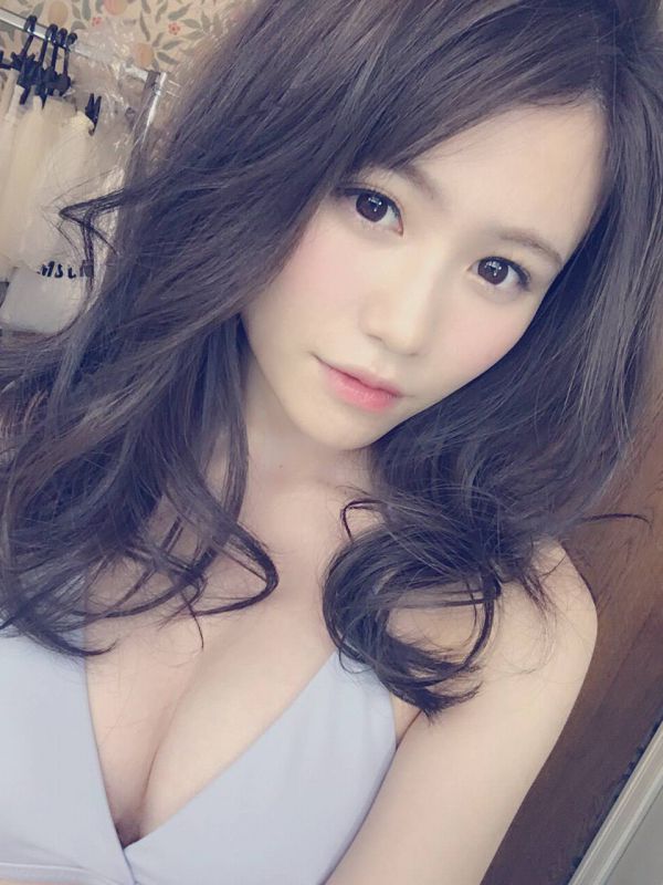 清纯偶像z山榛香妩媚内衣迷人写真