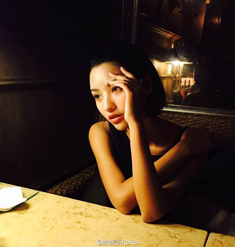 短发网红美女姝妍妍RoRo性感诱惑写真