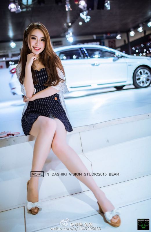 气质美女辛楠兔兔街头唯美写真套图