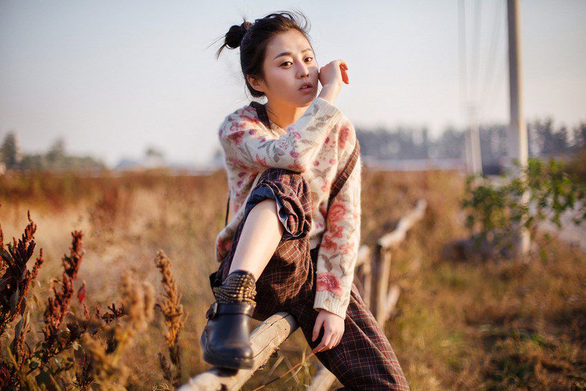 唯美清纯美女骑马装帅气写真图