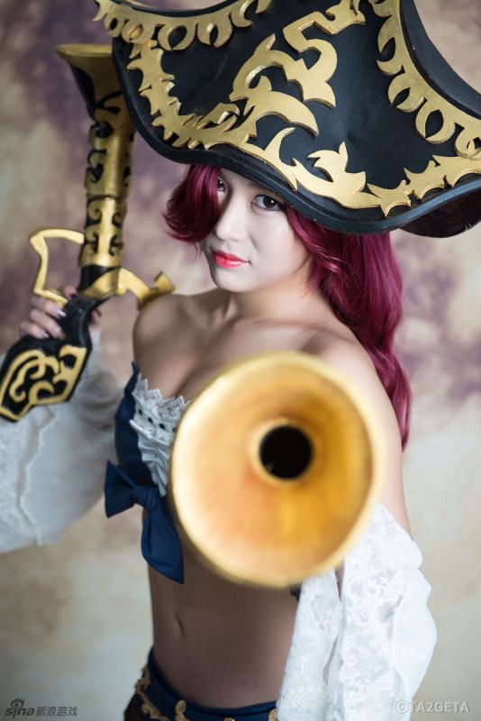 韩国性感妹子COS巨乳lol女枪