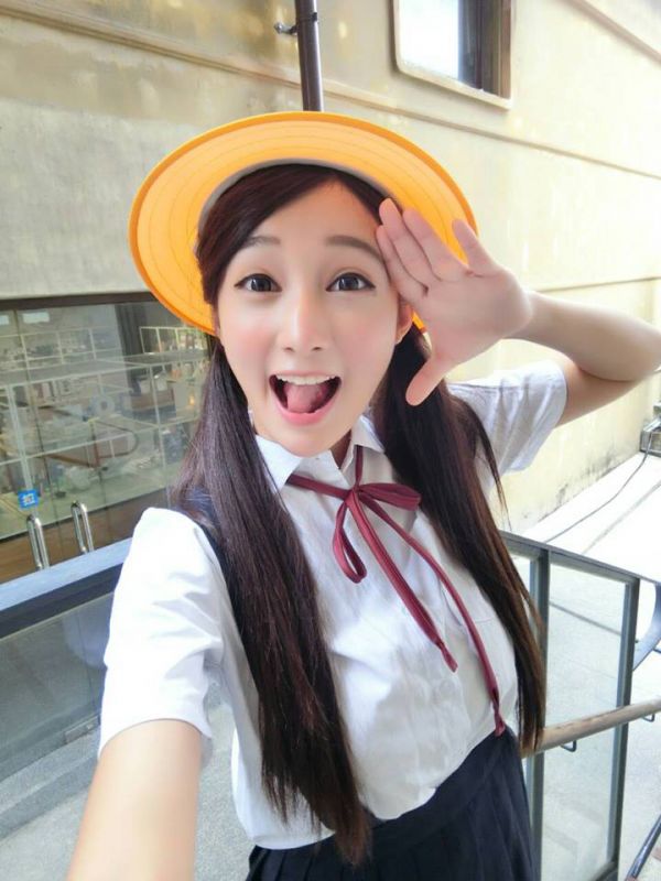 靓丽美女江滴滴性感身段百变写真