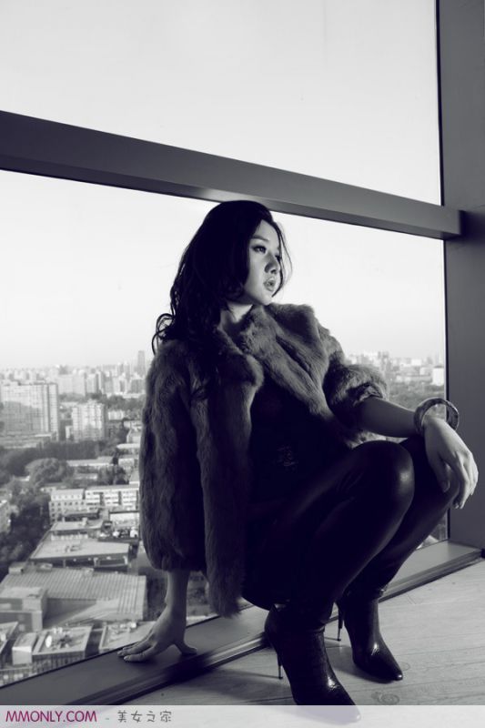 妩媚时尚美女冯丹滢高清写真