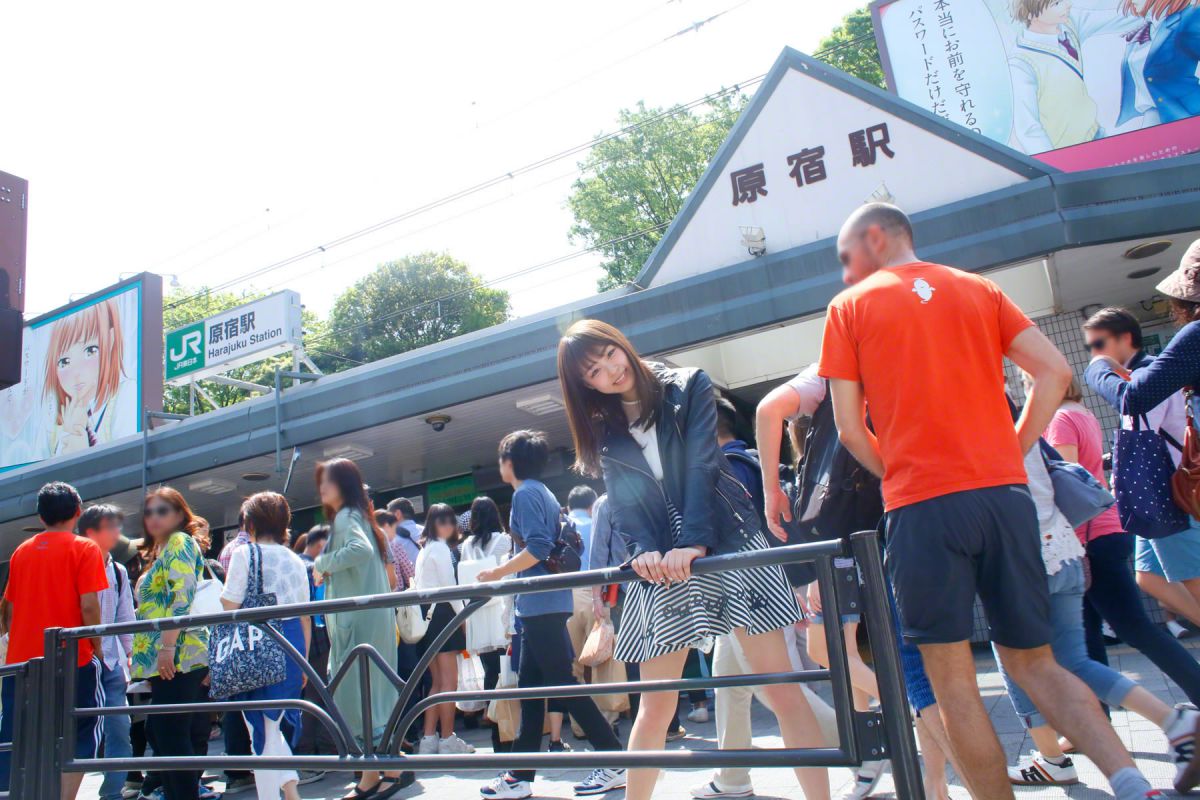 日本女优佐藤利奈超短裙街拍大片
