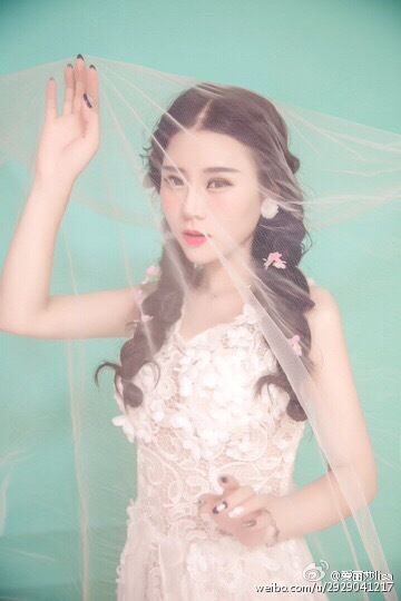 妖娆美女爱丽莎Lisa户外性感内衣秀