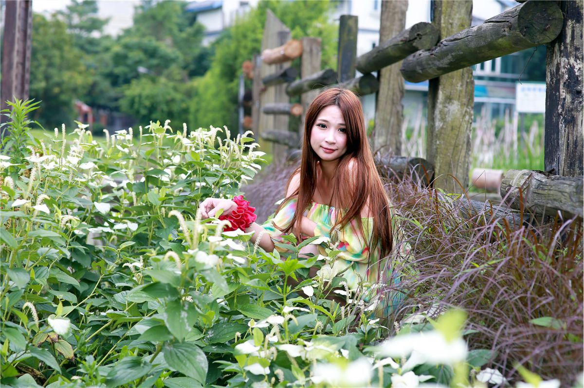 台湾气质美眉林小芭唯美外拍照
