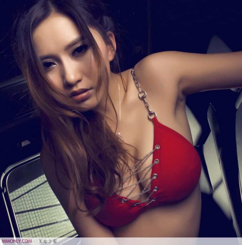 火辣比基尼美女万曦媛私房诱人写真