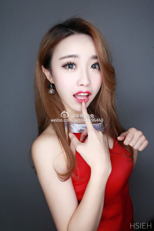 气质美女辛楠兔兔街头唯美写真套图