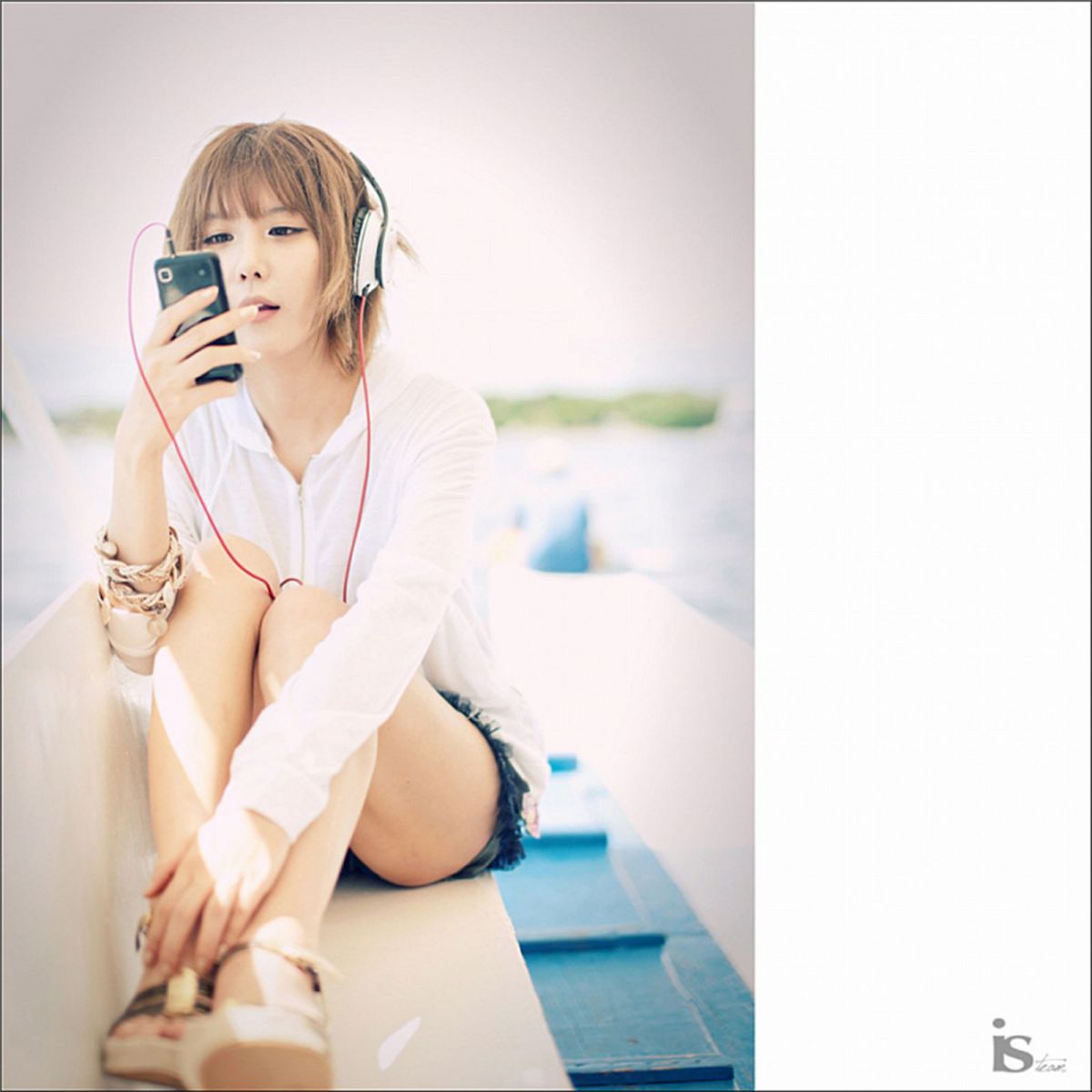 韩国模特许允美海边迷人写真