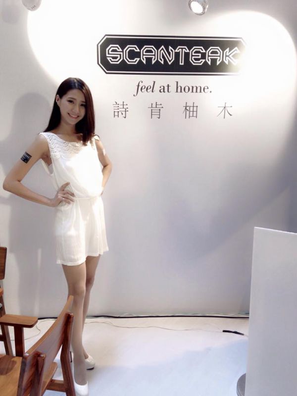 气质美女Sabrina宣萱儿甜美迷人自拍照