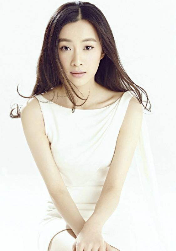 衬衫美女徐梵溪最新写真秀曼妙好身材