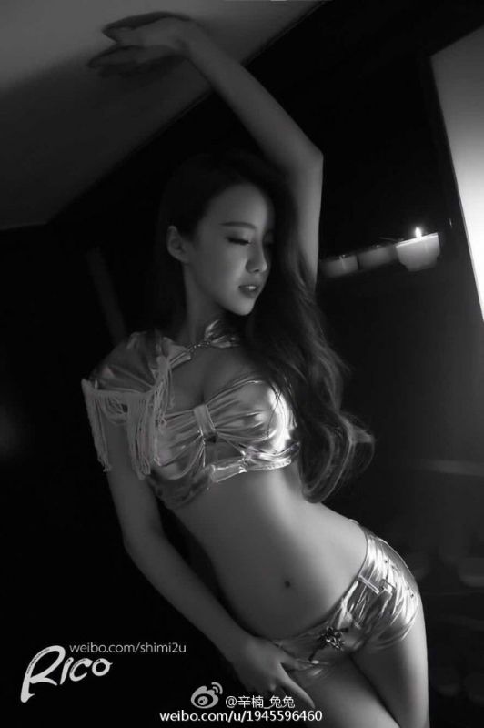 气质美女辛楠兔兔街头唯美写真套图