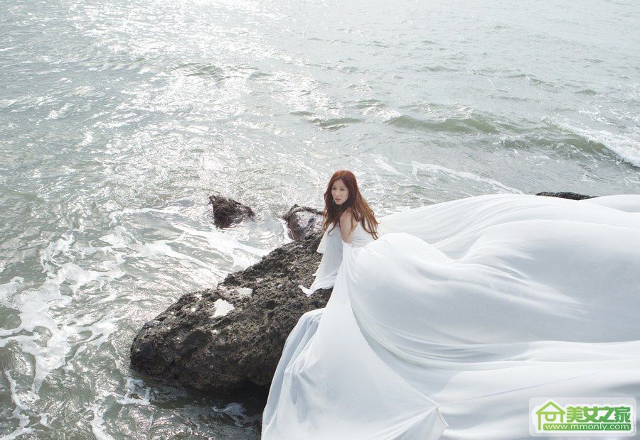 台湾长裙美女温岚高清写真