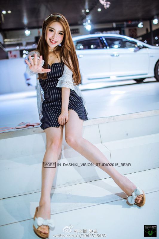 气质美女辛楠兔兔街头唯美写真套图