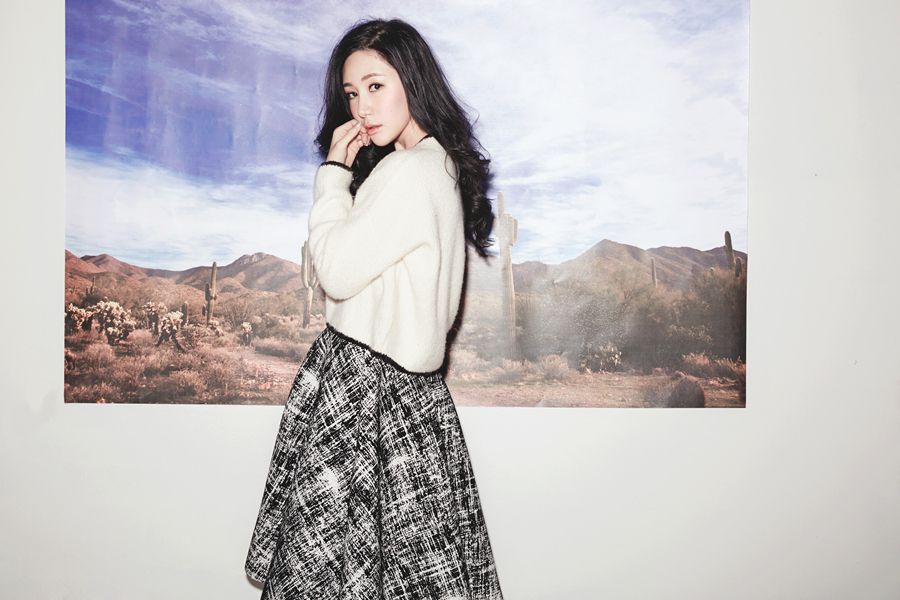 刘梓妍清新亮丽写真尽显优雅女性范