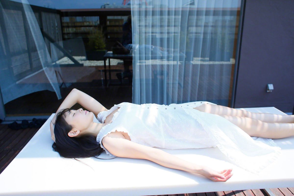 日本av女优外冈好梨花室内白色内衣秀