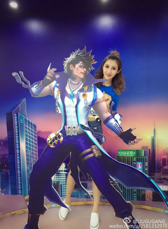 展台showgirl刘光喵喵微博自拍图片