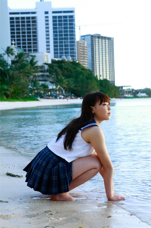 日本学生妹谱久村圣户外清纯写真
