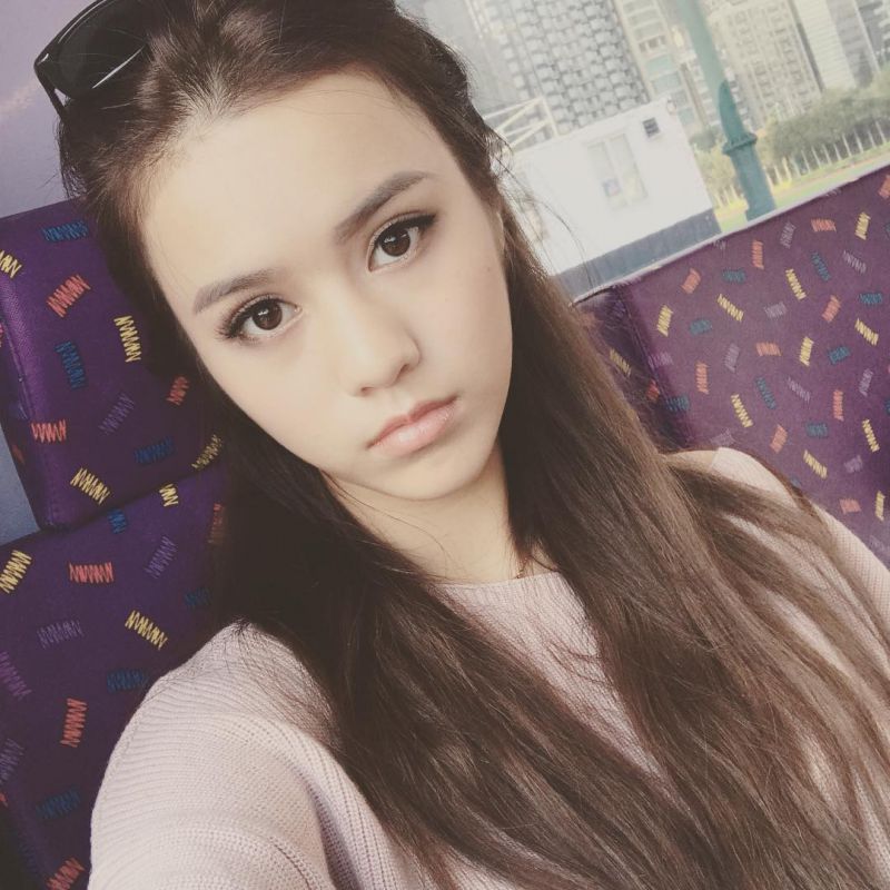 90后网红美女邓月平Larine最新私拍照图集