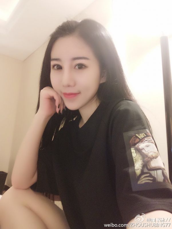 长发美女模特南熙Kira微博自拍图片合辑