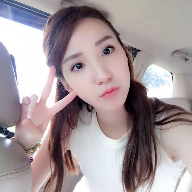台湾女模特叶芷君私拍写真图片