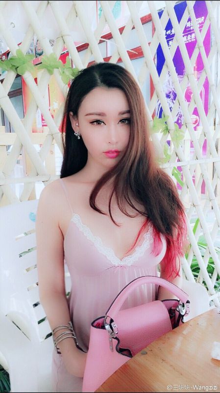 御姐型美女王姊姊性感曲线诱人写真