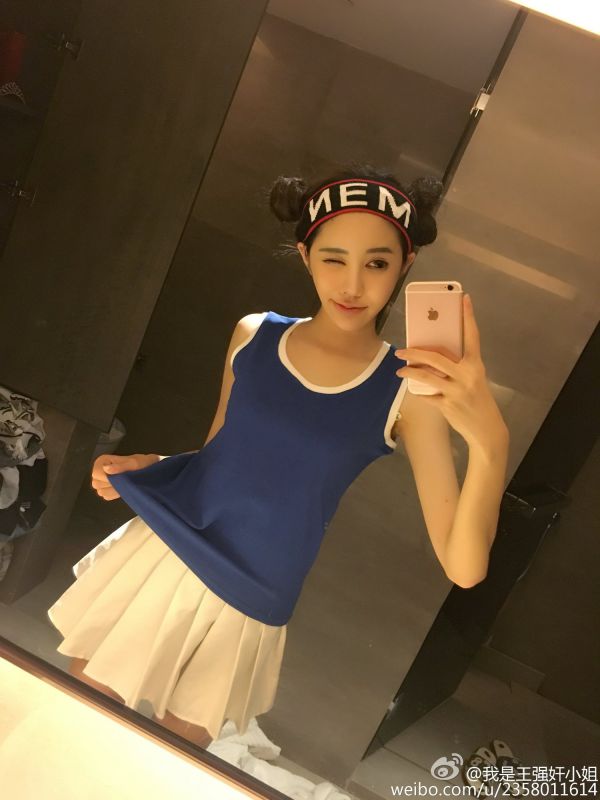 90后美女模特G干干娇嫩红唇让人垂涎不止