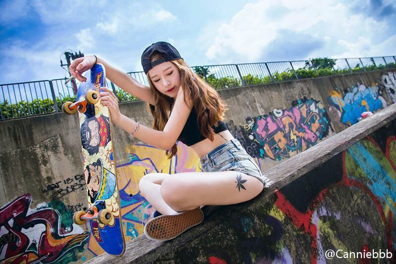 90后美女模特黄芷嫣Vanessa私拍写真图片