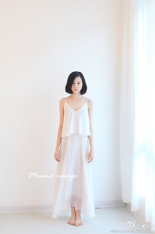 90后娇嫩美女黄梦楚唯美私拍图集