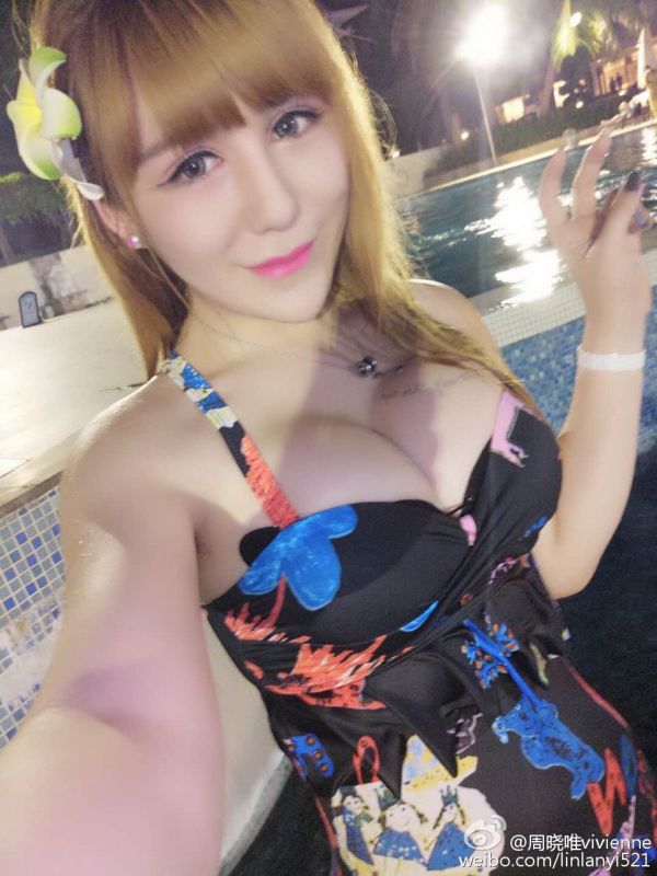 巨乳网红美女周晓唯vivienne自拍图片合辑