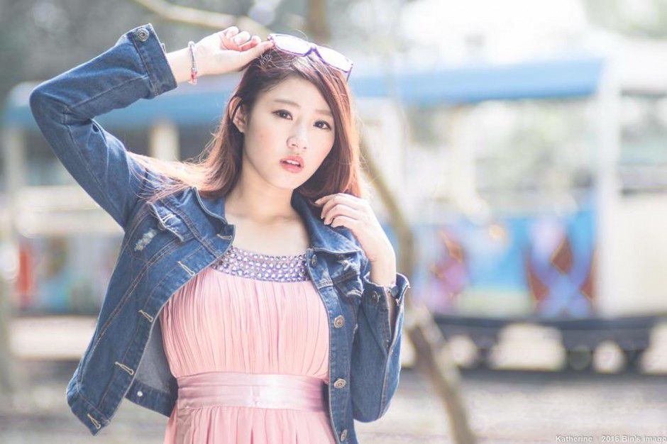 台湾美女车模凯萨琳Katherine私拍写真图片
