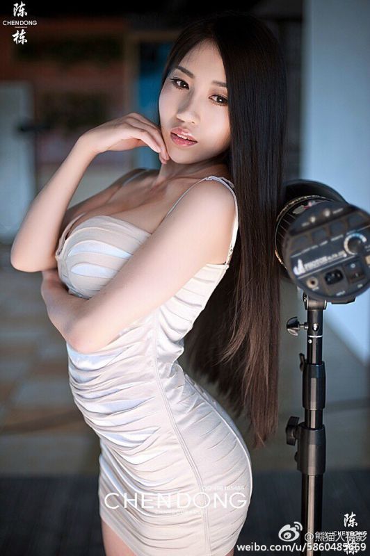 平面女模特晴晴大秀性感骨感身材