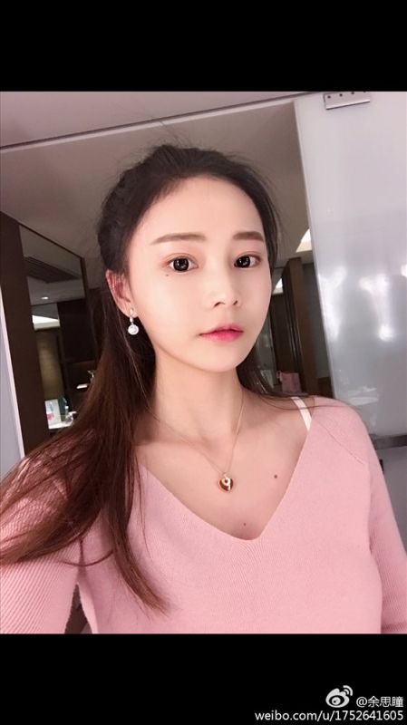 90后小美女余思瞳微博精选养眼图片