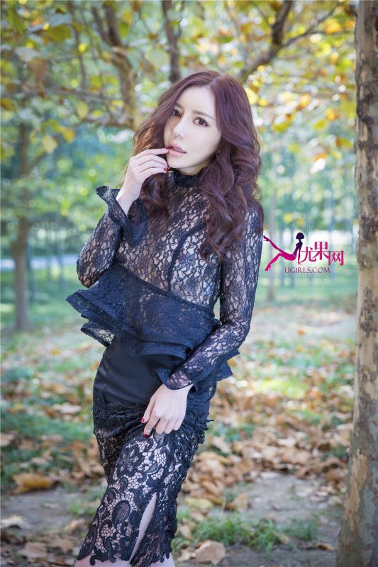 混血模特陈宝拉野战大秀曼妙多姿身材