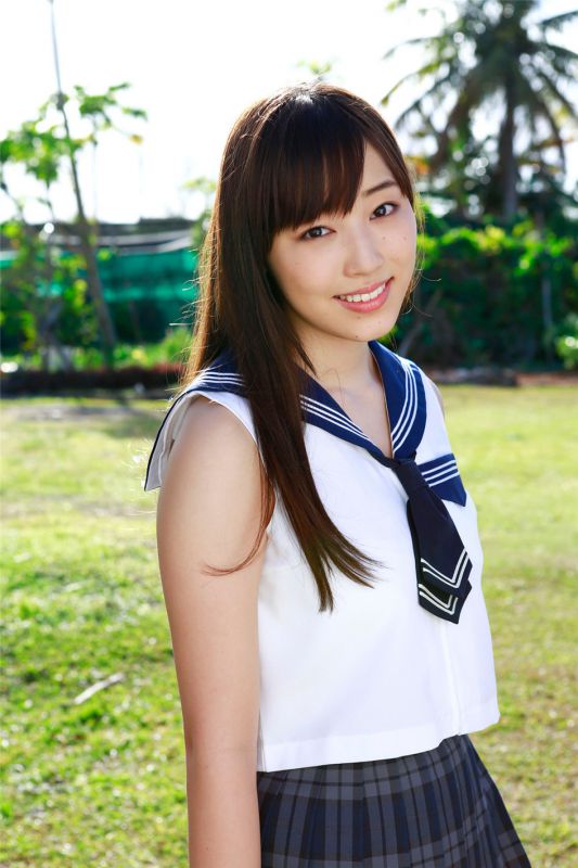日本学生妹谱久村圣户外清纯写真
