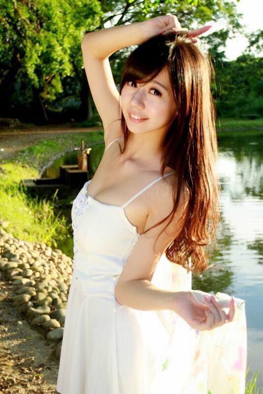 台湾美女模特张菁菁清纯写真图片