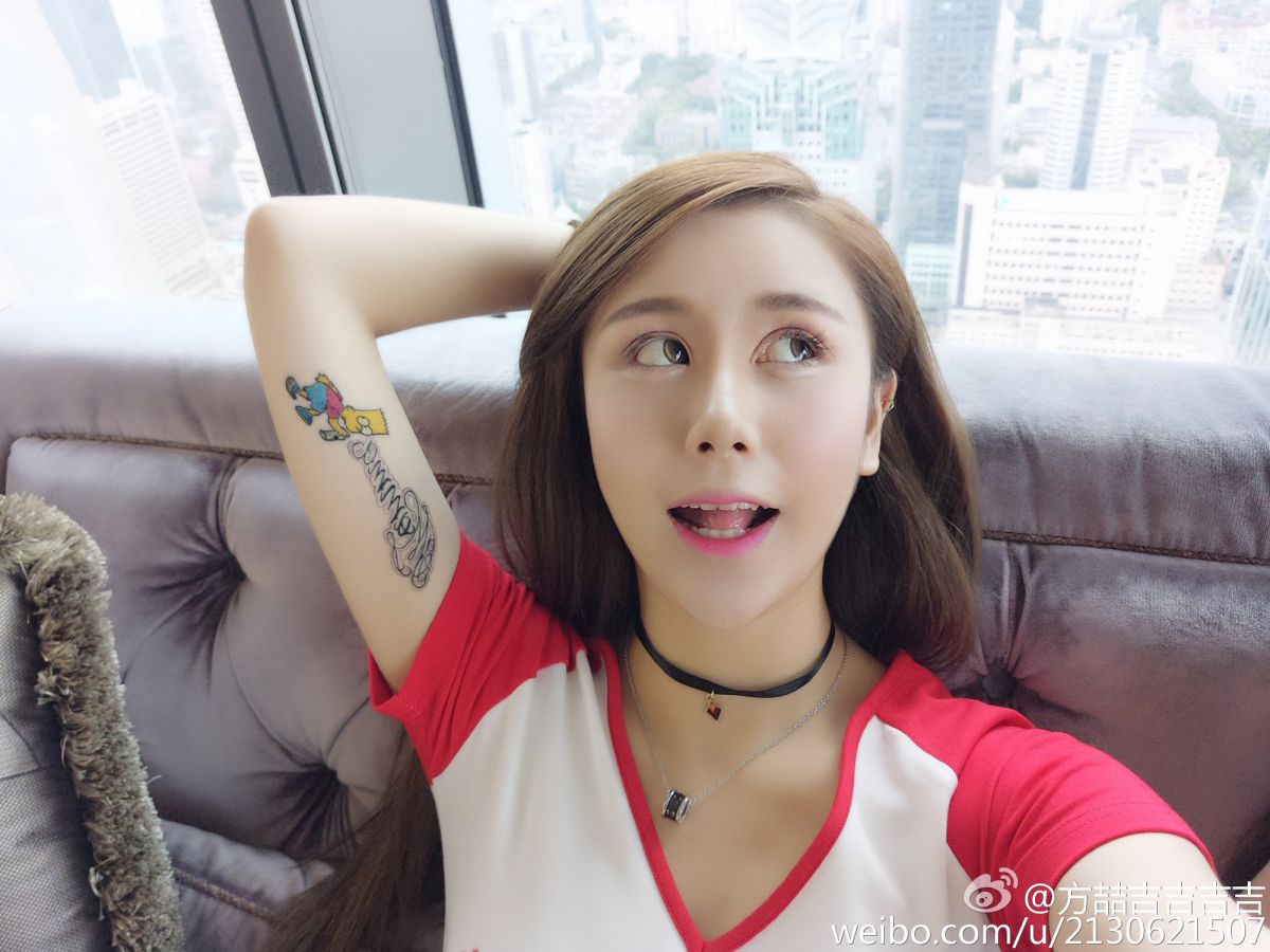 高颜值美女方次⒉┧脚拿劳夹郎