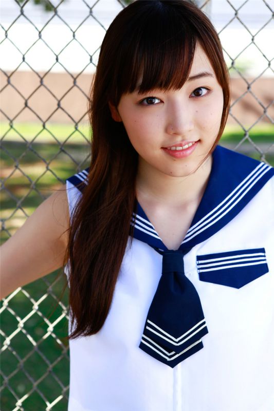 日本学生妹谱久村圣户外清纯写真
