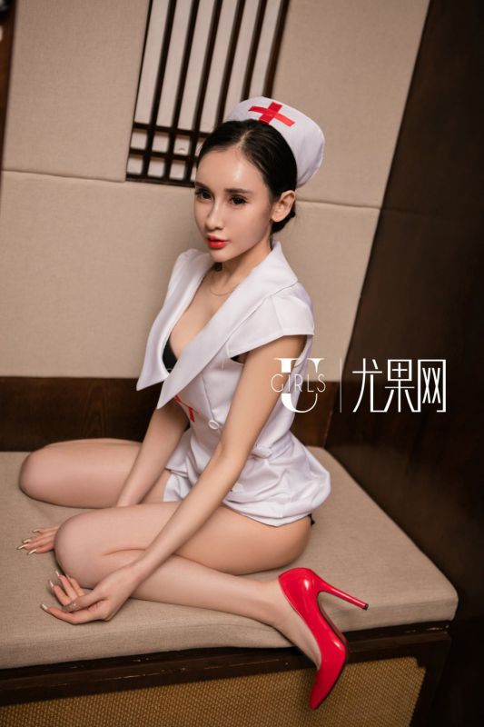 尤果网漂亮女模特阿依努尔瓦娅性感私房照