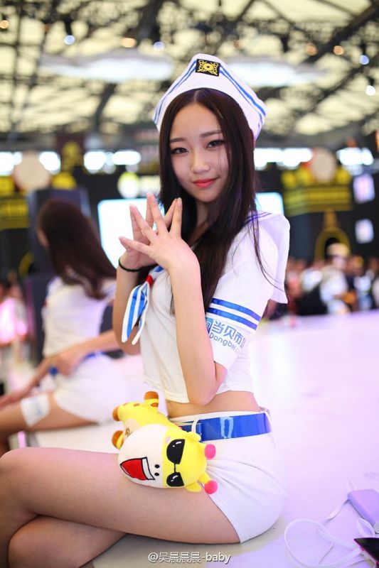 学生妹模特吴晨展览会私拍图片