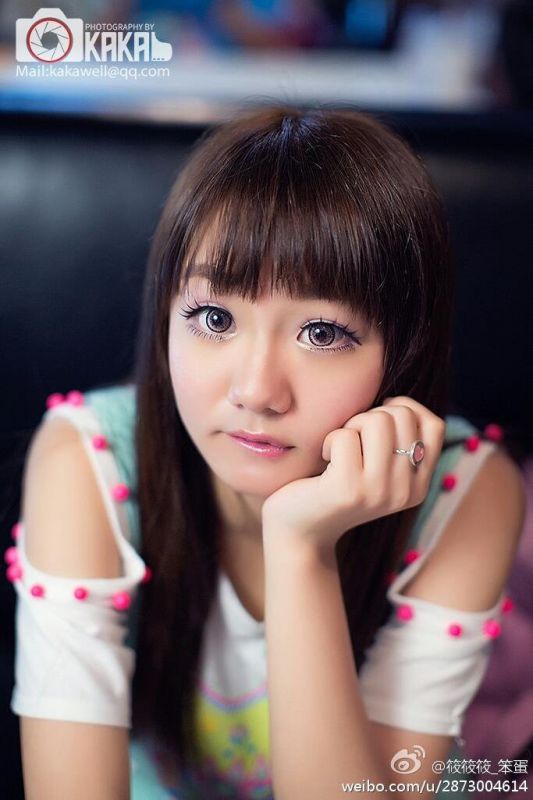 大眼睛美女殷筱Lycoris展会私拍图片