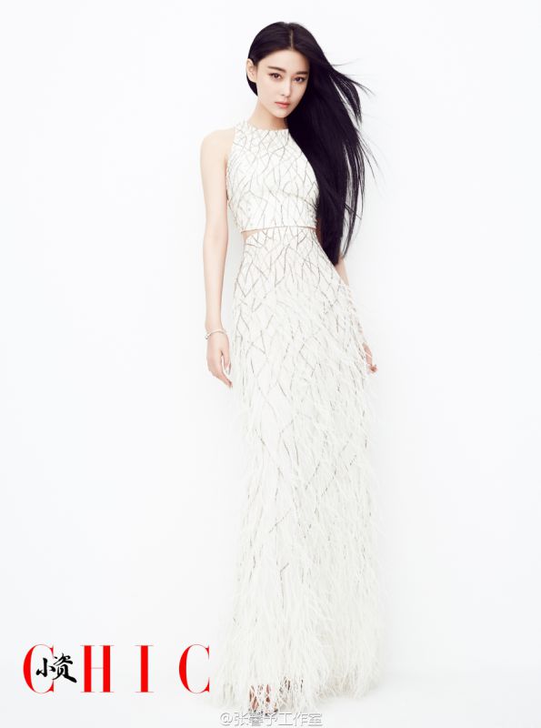 气质女神张馨予登杂志封面写真