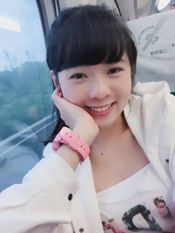 清纯氧气美女简廷芮自拍美图欣赏