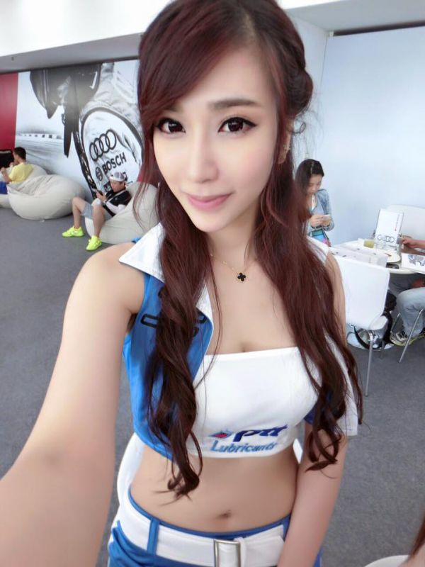 台湾网络美女张筱于自拍图片合辑
