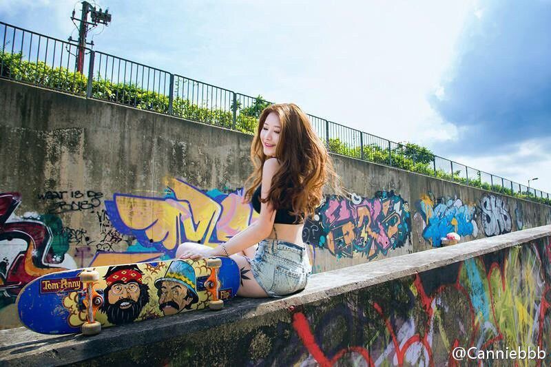 90后美女模特黄芷嫣Vanessa私拍写真图片