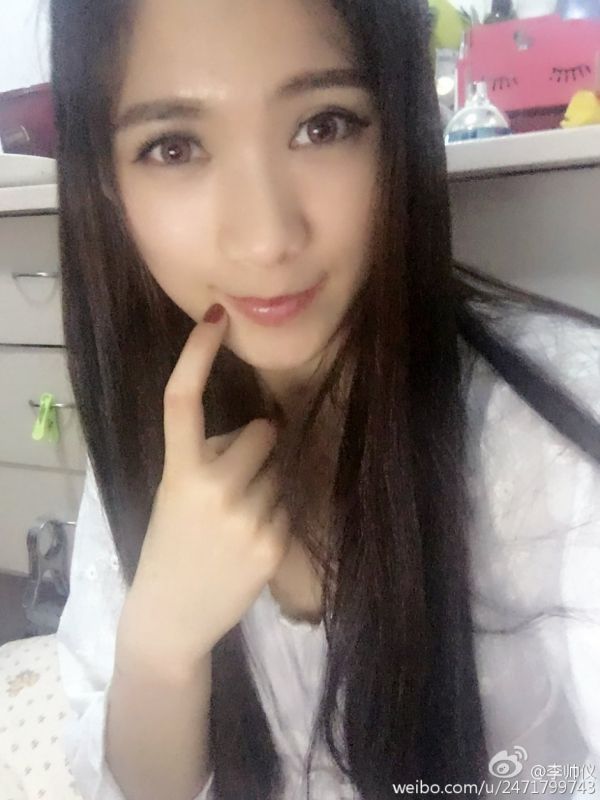 内地女模特李帅仪Michel自拍图片合辑