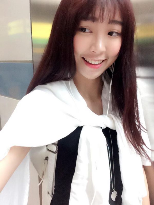 台湾女模特蔡宜家Ikea私拍美照图片
