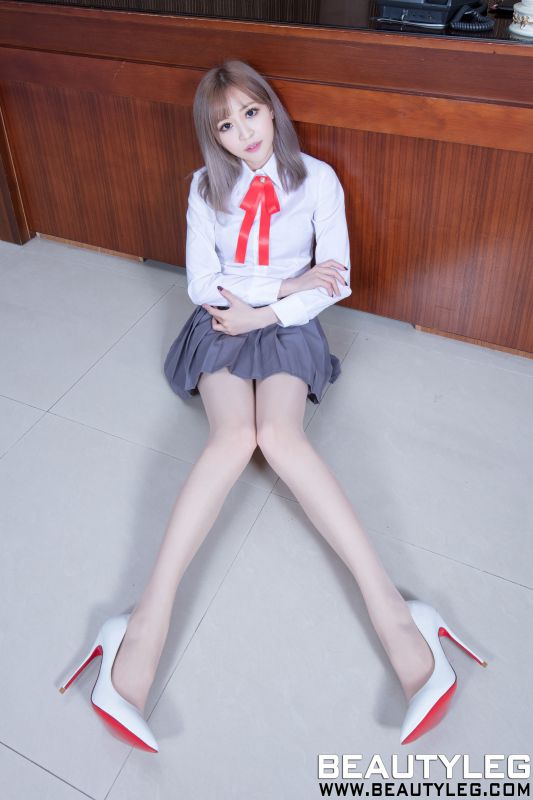 腿模Lucy JK制服+黑丝包臀裙美腿写真