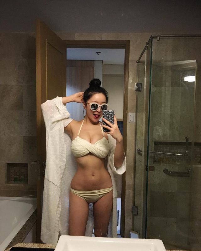自拍素人美女Sa.Na性感美胸乳量十足