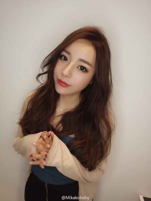 90后小美女王美嘉Mikako微博养眼美照